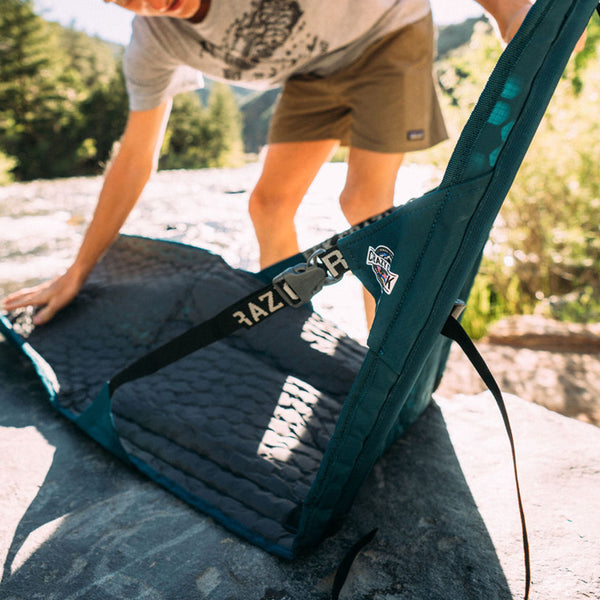 Man unfolding the PowerLounger